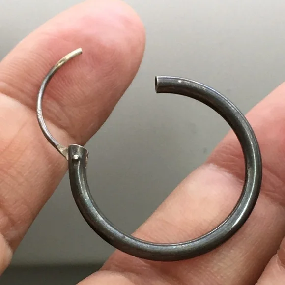 🖤Vtg Sterling silver hoop earrings - Picture 9 of 9